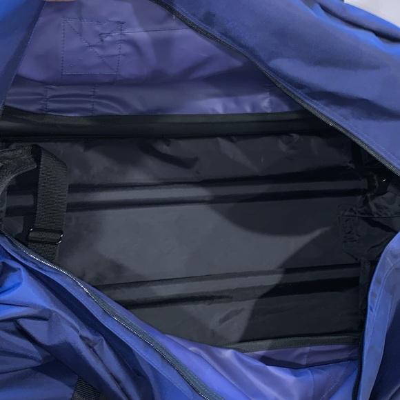 NWOT L.L.BEAN TRAVEL DUFFLE ROLLING BAG TWO WHEELS NAVY /BLACK - Picture 12 of 12